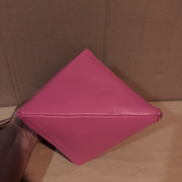 Casa Lopez Piramid Pebbled Leather Bag. - Picture 13 of 15